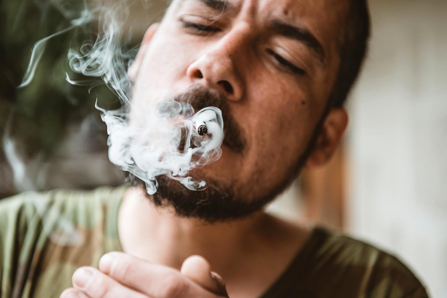 Сочетание марихуаны и сигарет повреждает лёгкие