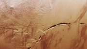 Snaking Scar on Mars
