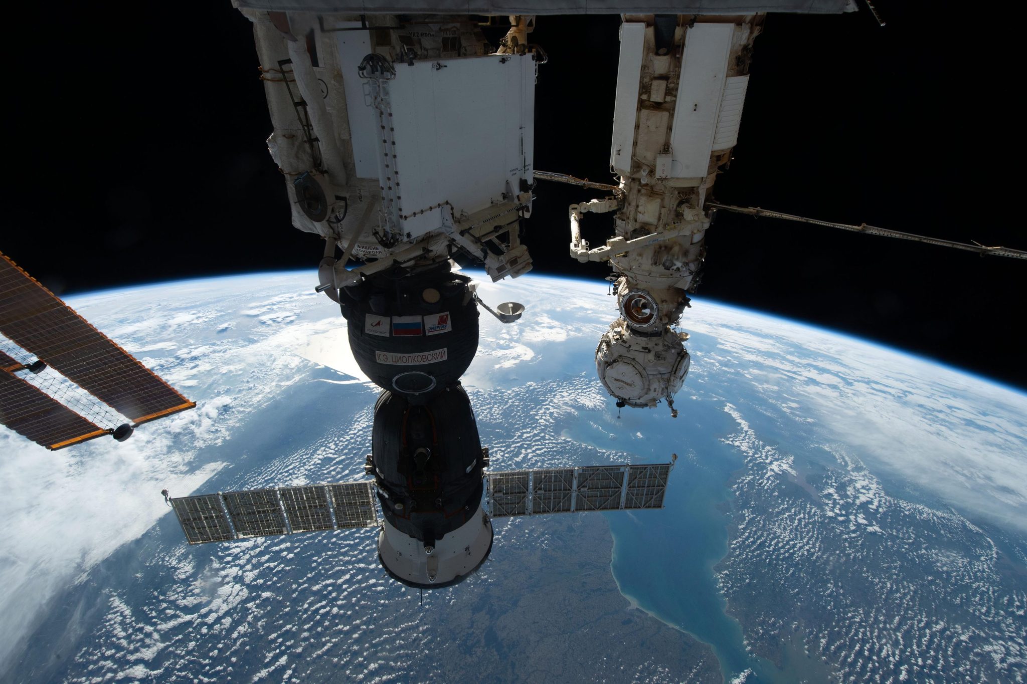 Δοκιμή ώθησης σε διαρροή διαστημικού σκάφους Σογιούζ – Ο διαστημικός περίπατος στις ΗΠΑ αναβλήθηκε