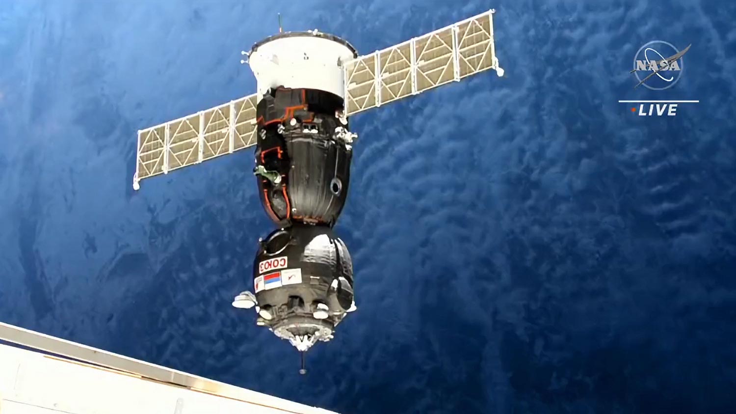 La nave espacial Soyuz de reemplazo rusa se acopla a la estación espacial