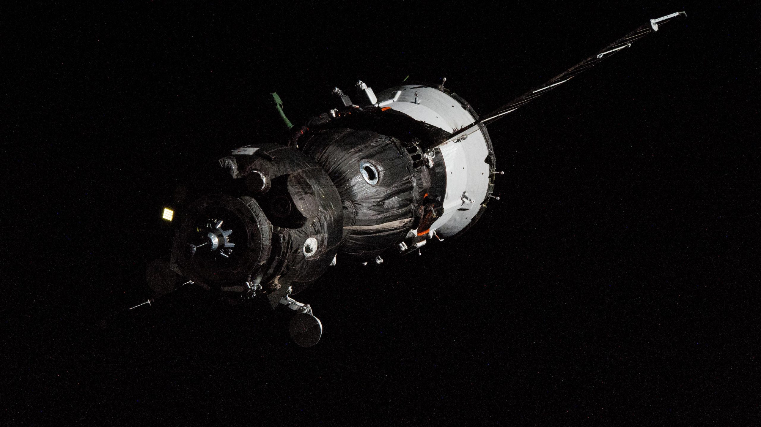 International Space Station's Team Expands to 12: New Arrivals Dive Into  Work, image size:2560x1438