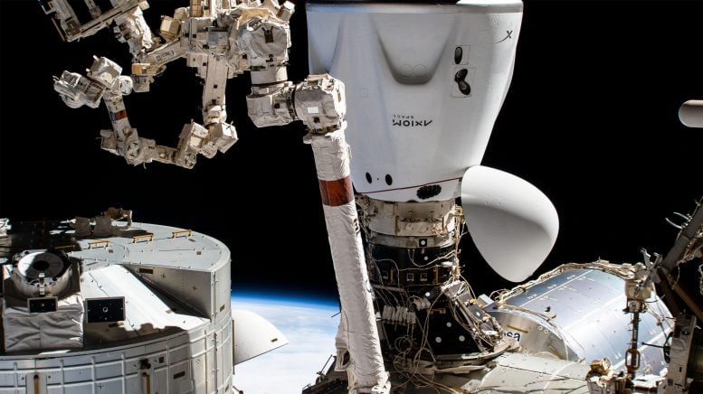 SpaceX Dragon Endeavour Crew Ship acoplado al módulo ISS Harmony