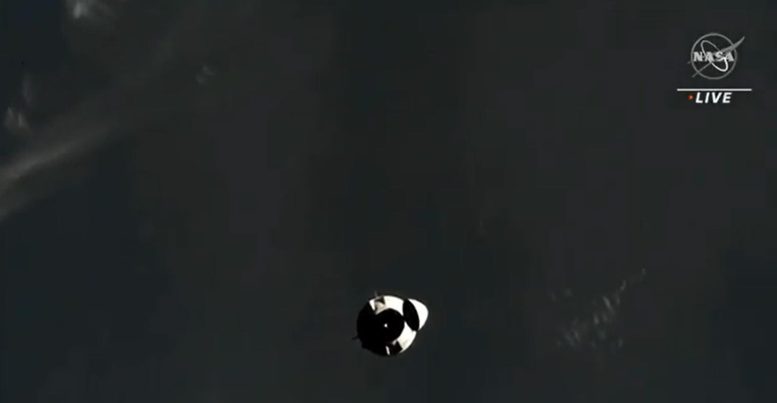 Le vaisseau spatial SpaceX Dragon Endurance s'approche de l'ISS