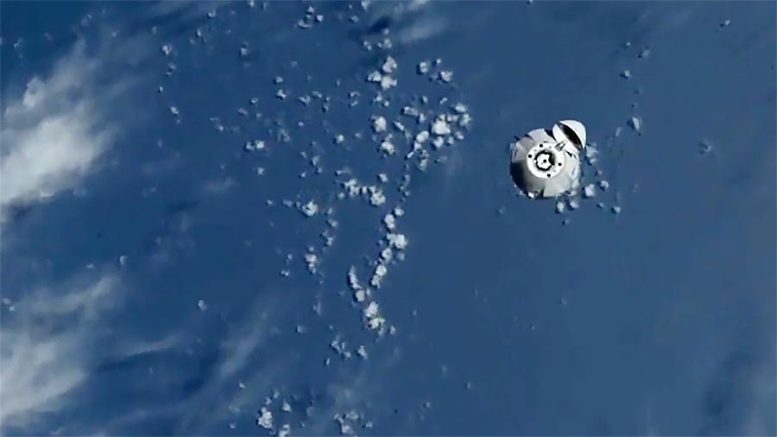SpaceX Dragon Space Freighter Approaches Space Station