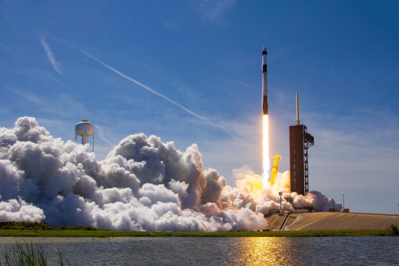  SpaceX Falcon 9 Rocket Ax-1 Mission Launch