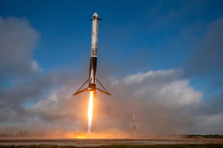SpaceX Falcon Heavy Boosters Return to Earth
