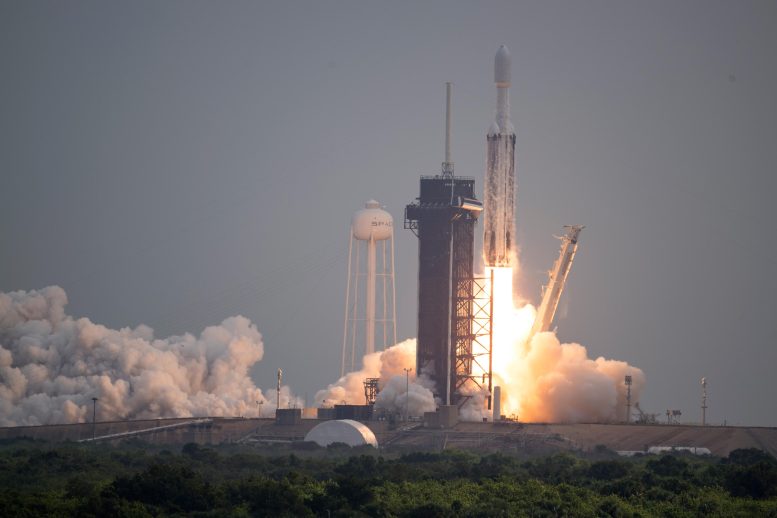 SpaceX Falcon Heavy Rocket Launches Psyche Spacecraf
