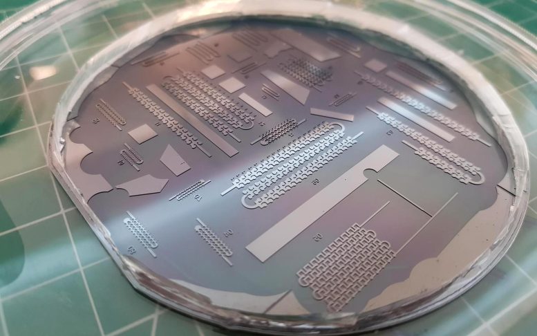 Mikrofluidisches Gerät mit statischen Tröpfchen