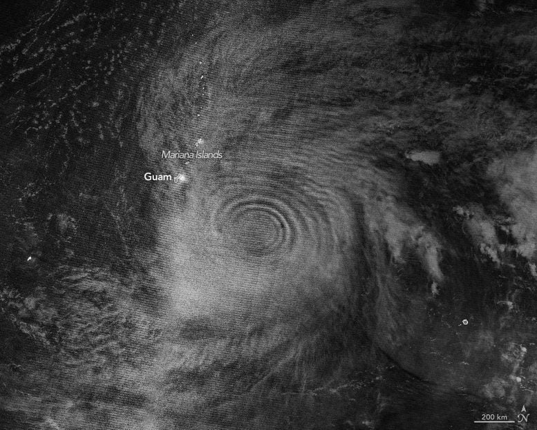 Super Typhoon Sinlaku Atmospheric Gravity Waves