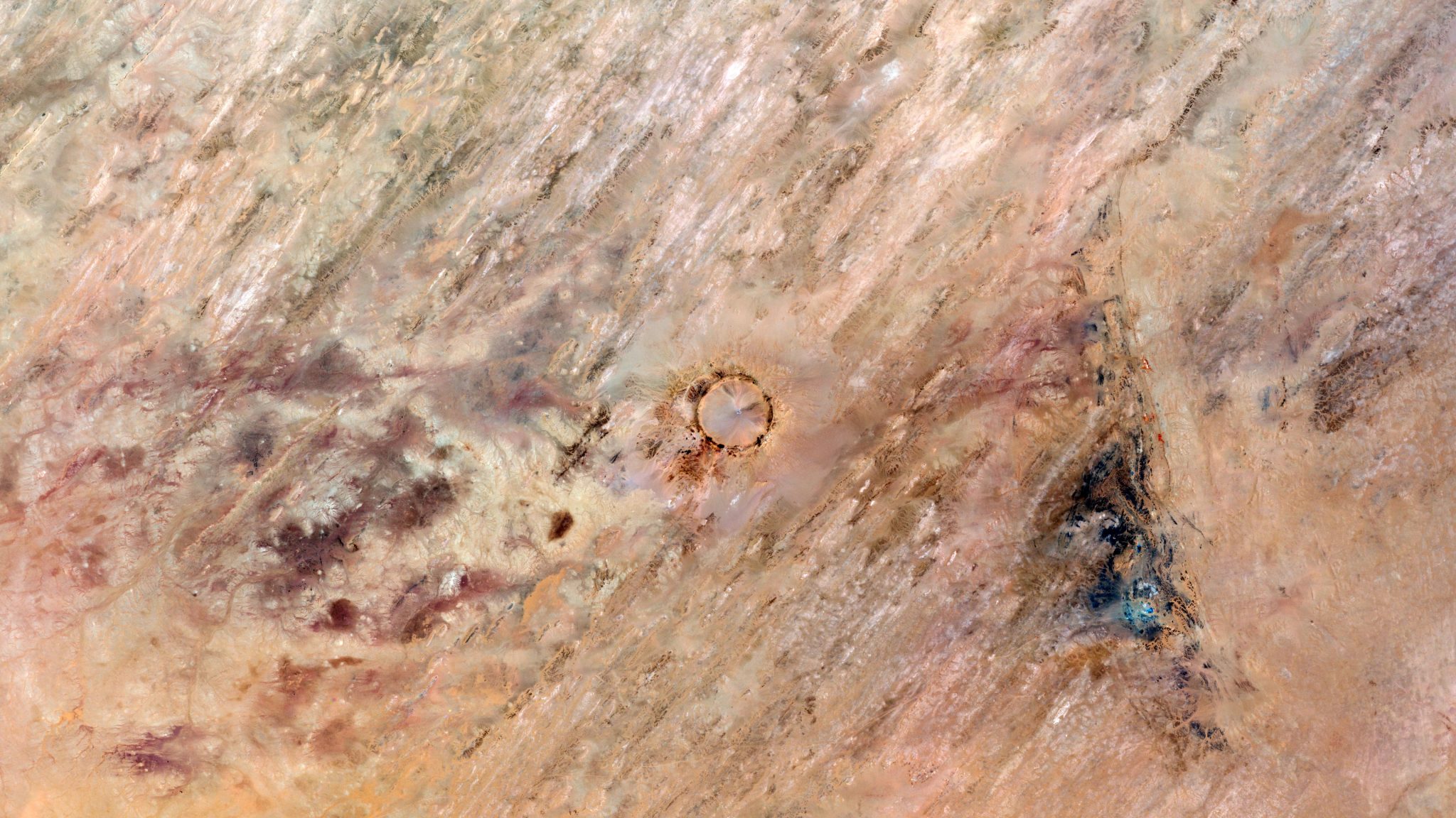 Tenoumer Crater, Mauritania One of the BestPreserved Craters on Earth