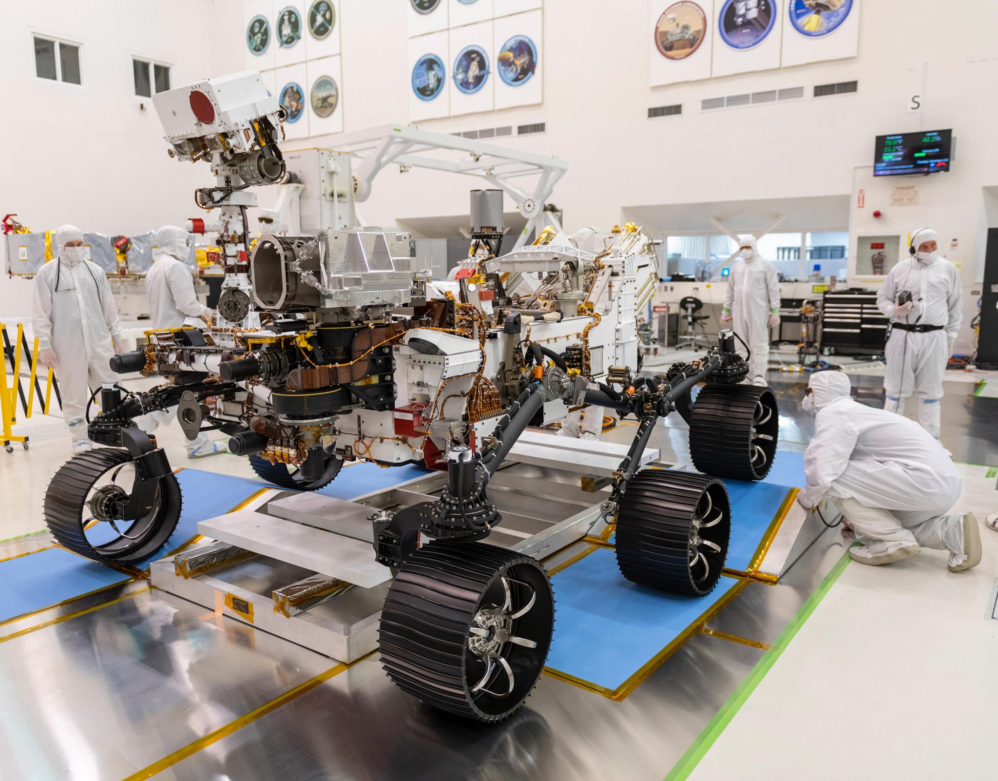 NASA Takes Mars 2020 Rover for Spin in First Drive Test [Video]