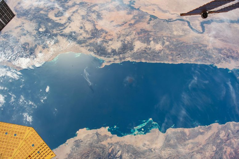 o Mar Vermelho é fotografado a partir da Estação Espacial Internacional