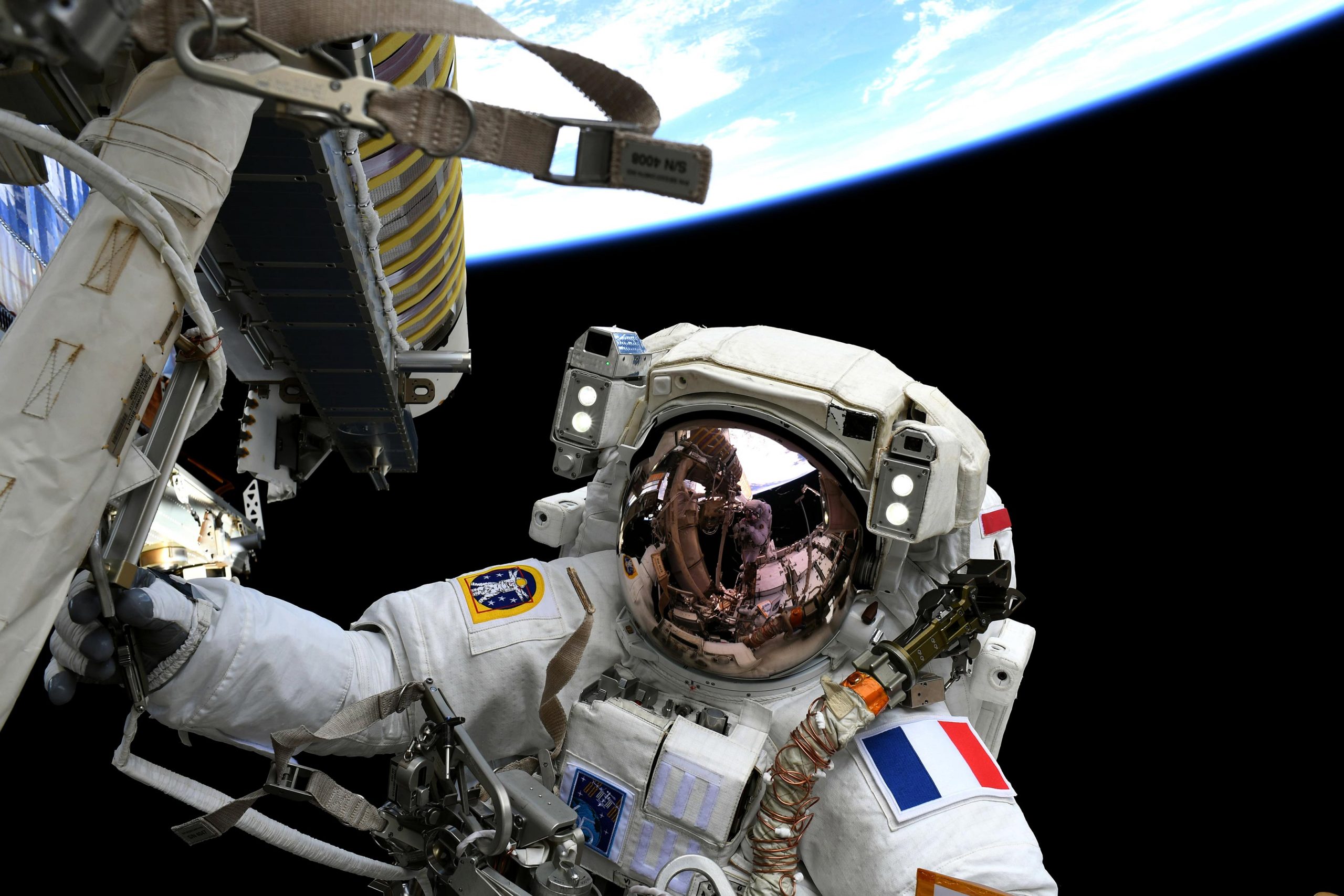 El astronauta de la NASA continúa la misión récord mientras continúan los preparativos de la caminata espacial