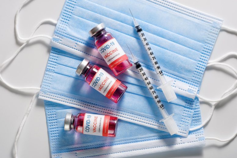 Trois doses de vaccin COVID-19