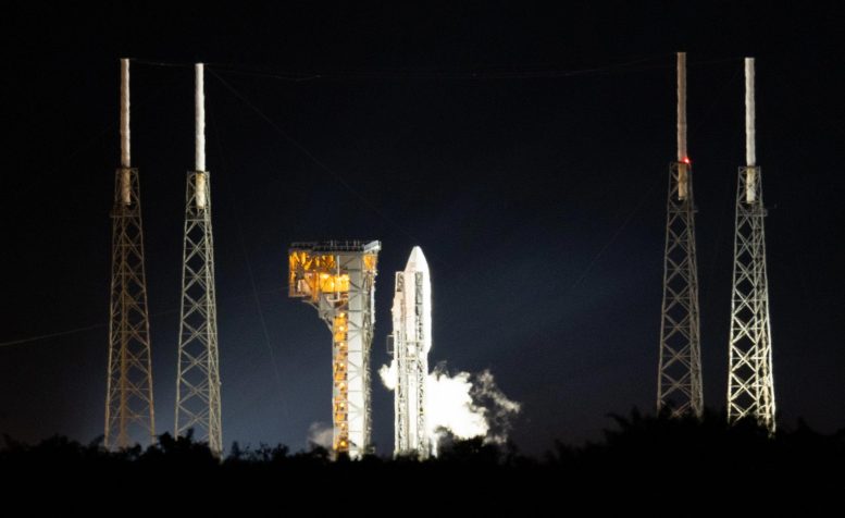 ULA Atlas V Foguete levando o teste espacial DoD 3. Programa
