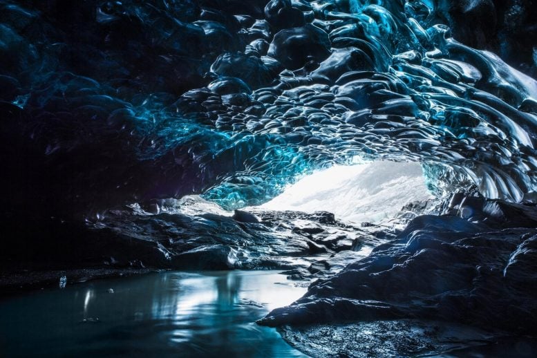 Cueva de hielo del glaciar Vatnajakul