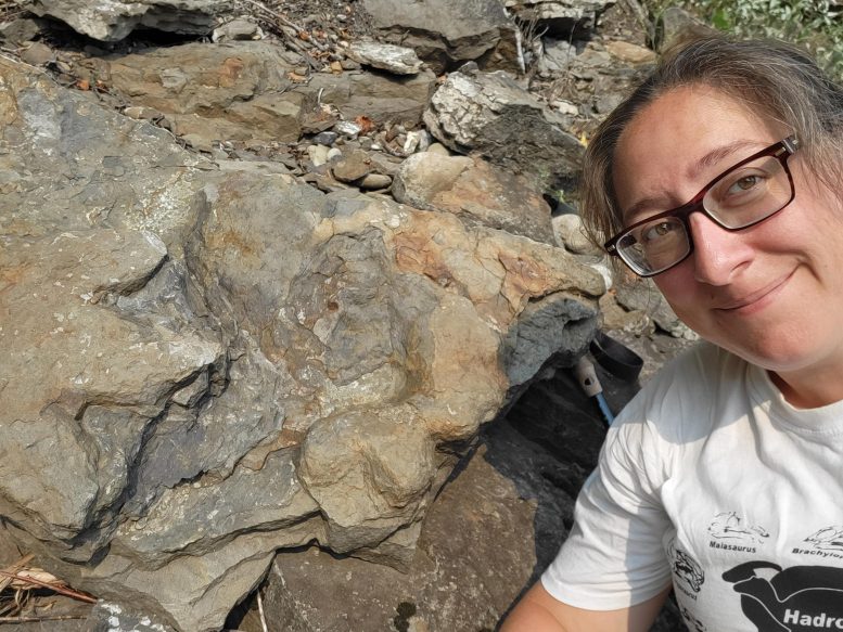 Victoria Arbour With Ruopodosaurus Holotype