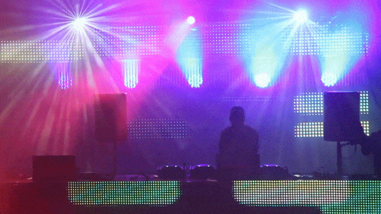 Clubs Closed During COVID-19 Pandemic? Partygoers Turn to Virtual Raves ...
