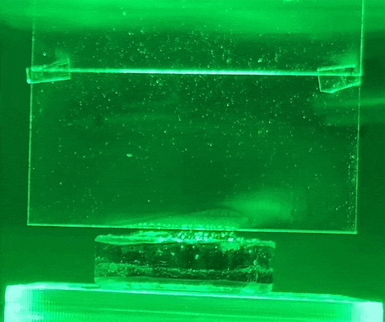 Water Being Evaporated From a Hydrogel Using Green Light