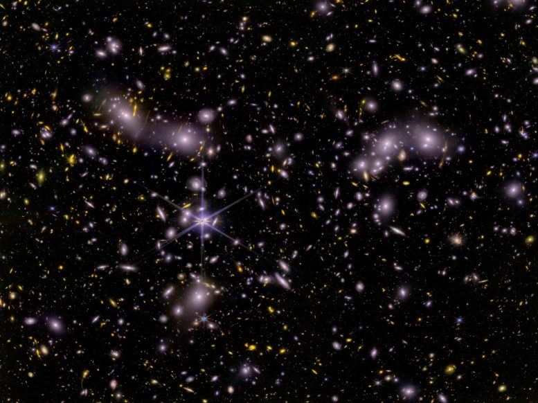 Abell 2744의 Webb 이미지가 고대 산소 방출 은하를 강조합니다.