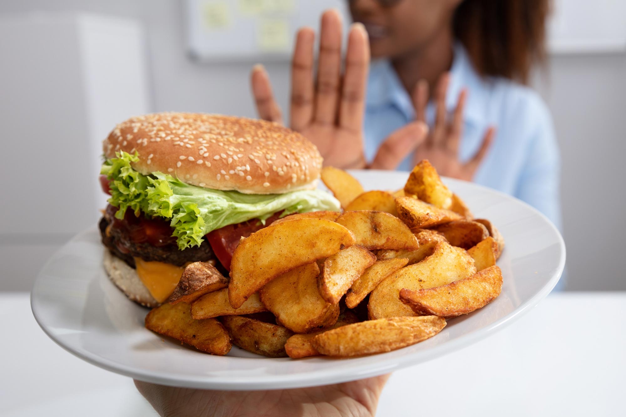 Nueva intervención para perder peso se enfoca en el deseo innato de comer