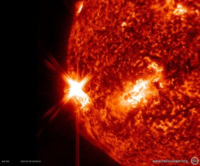 X1.9 Solar Flare 9 gennaio 2023 SDO 304 Angstrom