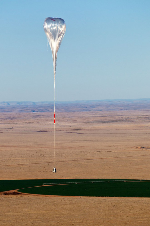 baumgartner-capsule-helium-balloon