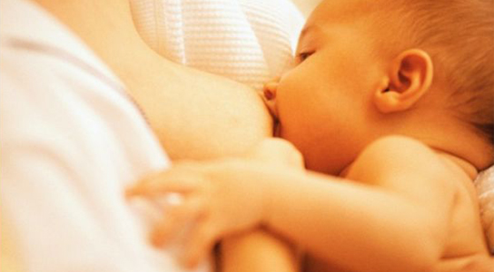 breastfeeding-mother-infant