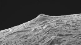 cassini-probe-ridge-iapetus-saturn