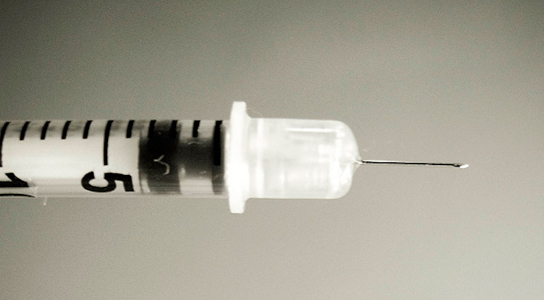 insulin-syringe-injection