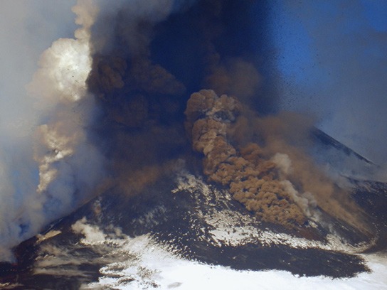 mount-etna-erupting-behncke