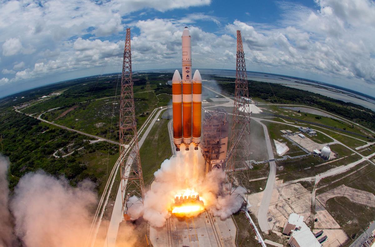 Delta IV Heavy Rocket Launch Image Gallery