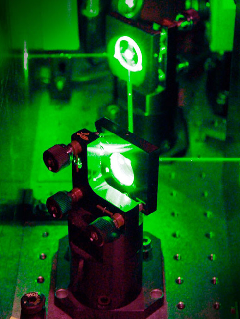 Lasers and mirrors at Quantop laboratories at the Niels Bohr Institute