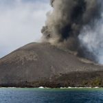volcano-Krakatau-Indonesia-smoke