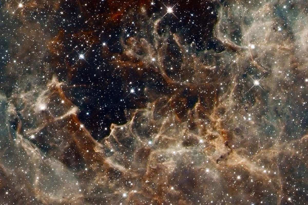 15 Breathtaking Hubble Images of Supernova Remnant Nebulae